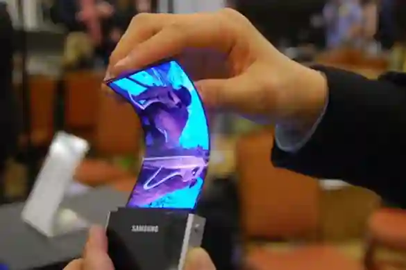 Više od 75 posto fleksibilnih ekrana u 2015. bit će OLED