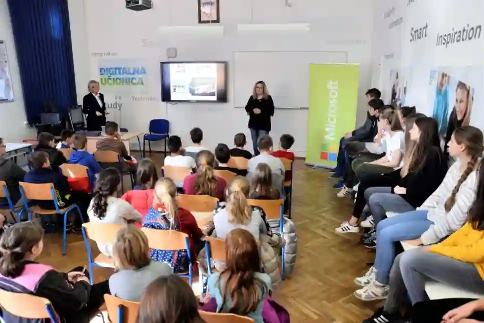 Učenici iz okolice Karlovca učili o tehnologiji putem videokonferenije s vršnjacima iz Engleske, Francuske i Taiwana
