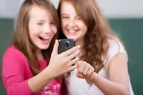 Sve je više djece ovisno o pametnim telefonima