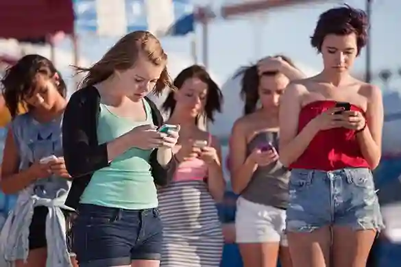 Je li normalno da tinejdžeri pregledavaju društvene mreže i po 100 puta dnevno?