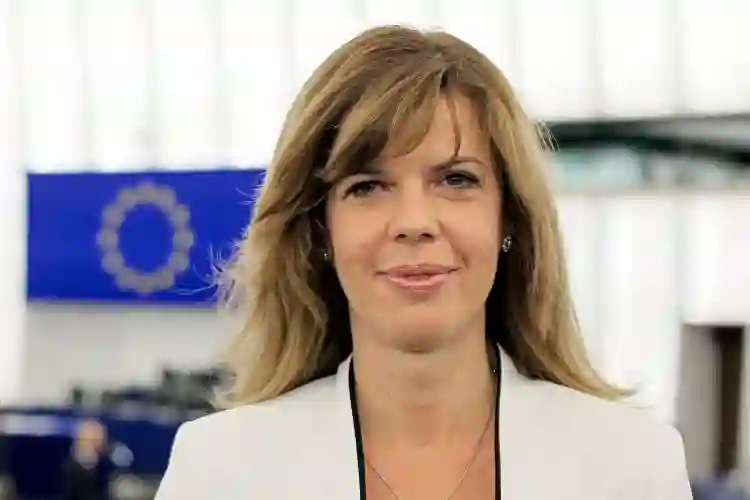 Hrvatska europarlamentarka Biljana Borzan izborila jeftiniju dostavu paketa preko granice