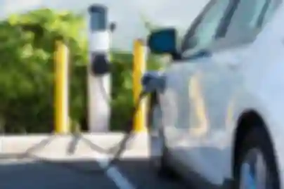 Strujni krug upozorava na nove birokratske prepreke za vlasnike električnih automobila