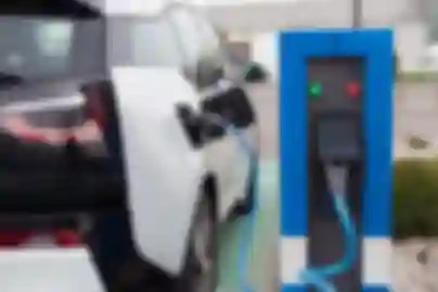 Električni automobili pod povećalom što stvarno znamo o riziku od požara?