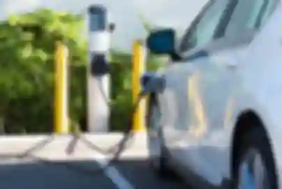 Strujni krug upozorava na nove birokratske prepreke za vlasnike električnih automobila