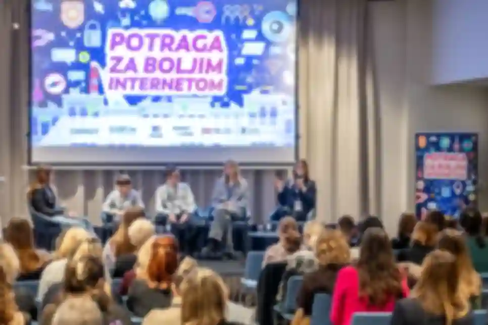 Dezinformacije i elektroničko nasilje najveće su prijetnje za djecu na internetu
