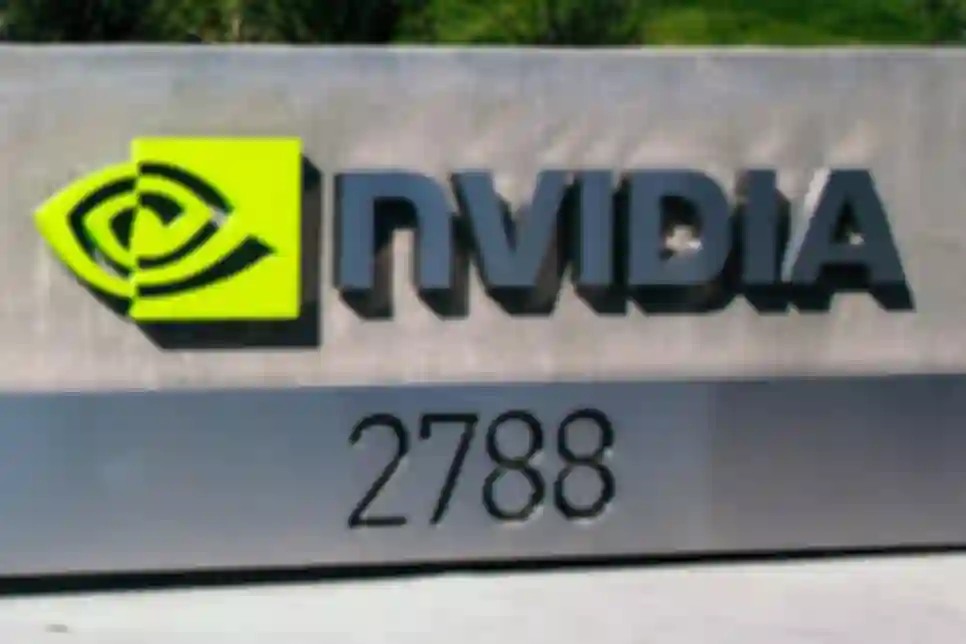 Nvidia suočena s najvećom prijetnjom ikad jer hyperscaleri grade vlastite AI čipove, investitori prodaju dionice