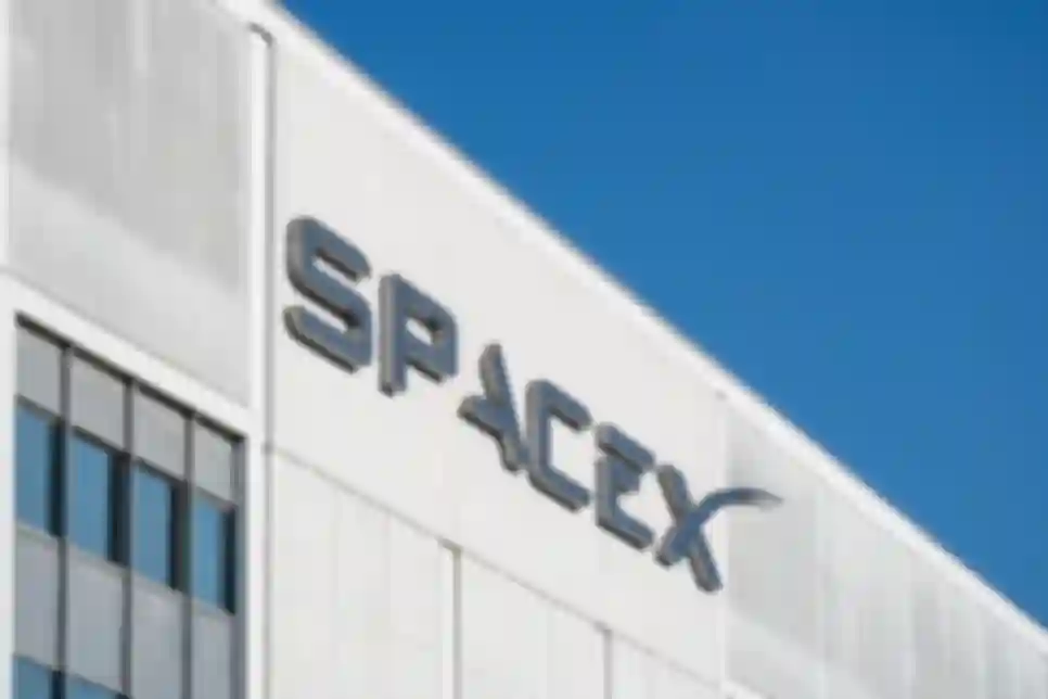 SpaceX kupuje frekvencije za mobilnu mrežu
