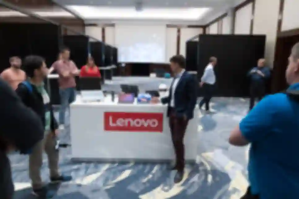 Lenovo najavio opsežan novi portfelj hibridne umjetne inteligencije