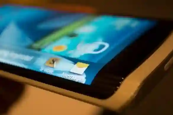 Samsungov Galaxy Note 4 telefon bi mogao dolaziti s trostranim zaslonom?