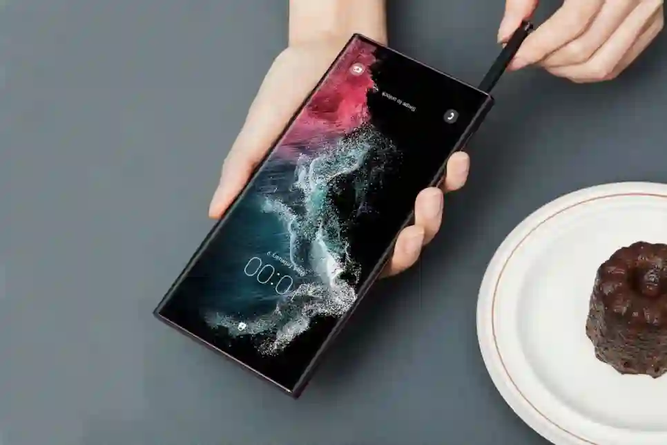 Tri nova Samsungova pametna telefona iz Galaxy S22 serije