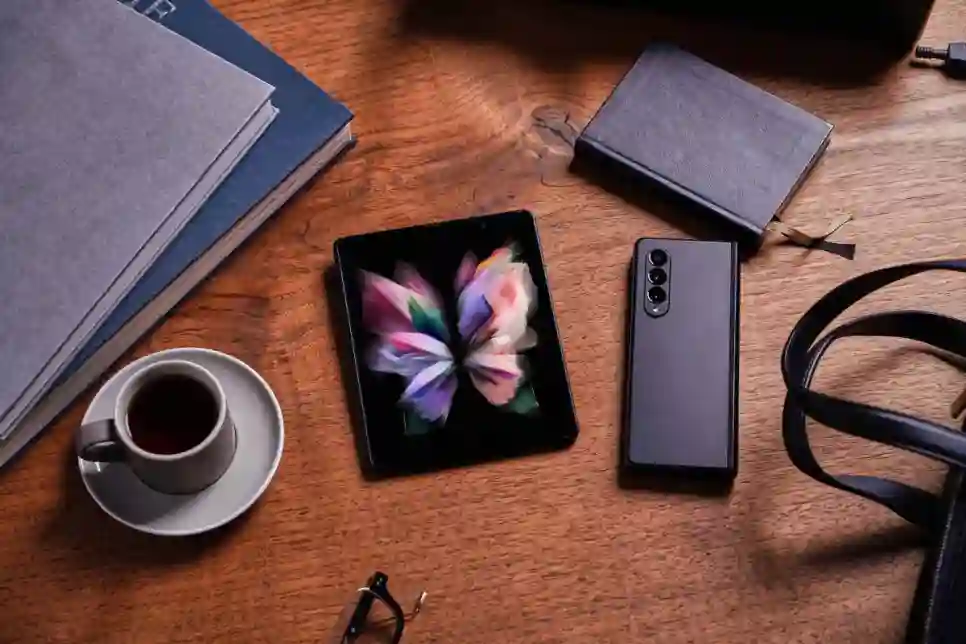 Samsung predstavio nove savitljive pametne telefone, pametni sat i slušalice