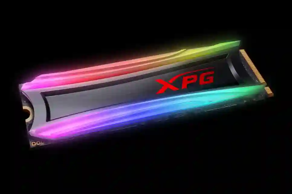 ADATA predstavlja RGB SSD