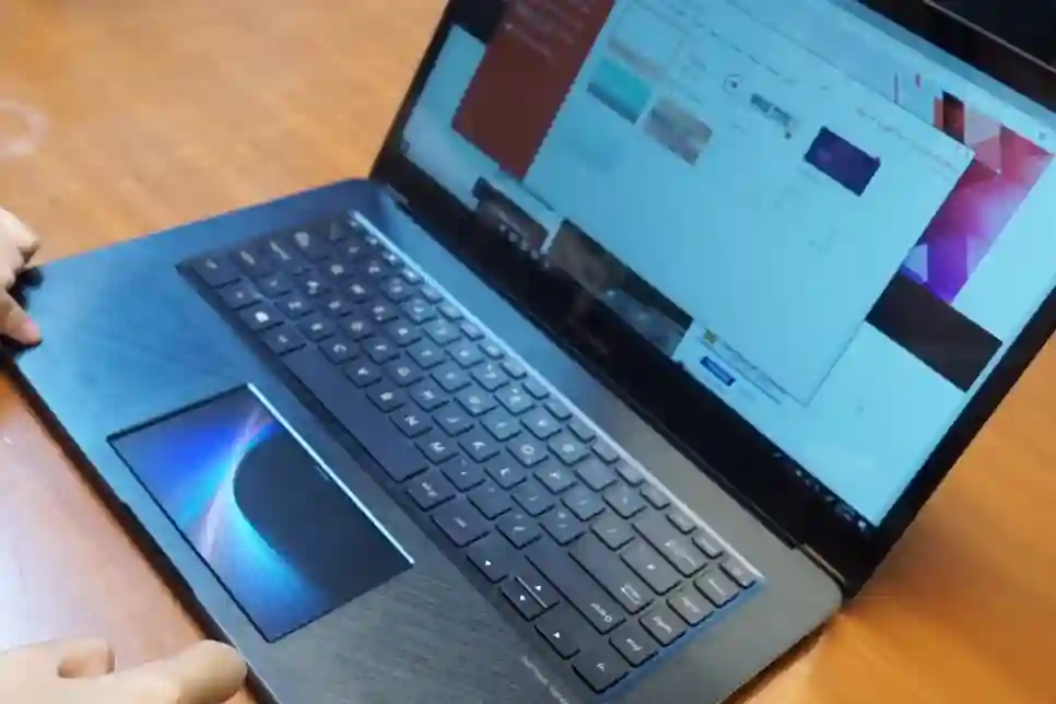 ASUS predstavio novi ZenBook Pro 15 laptop koji umjesto touchpada ima zaslon osjetljiv na dodir