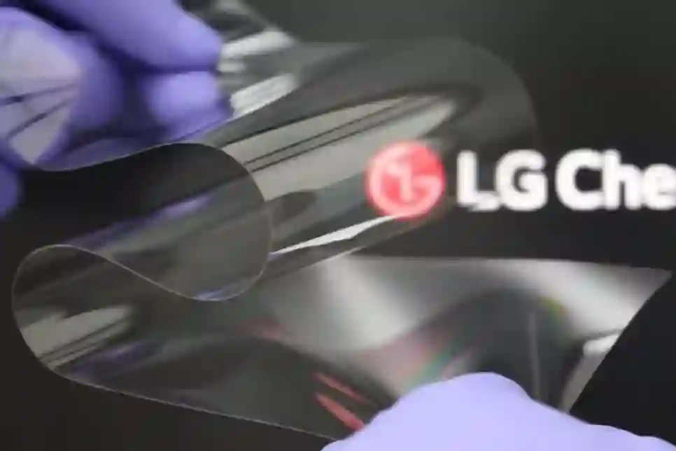 LG-eva novi savitljivi zasloni su tvrdi kao pravo staklo