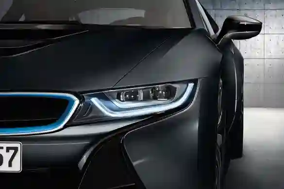 BMW na CES-u prikazuje pametna laser i OLED svjetla