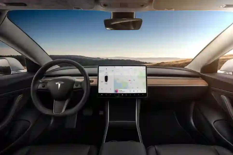 Sučelje na dodir u Tesla Model 3 u listi najgorih dizajnerskih trendova