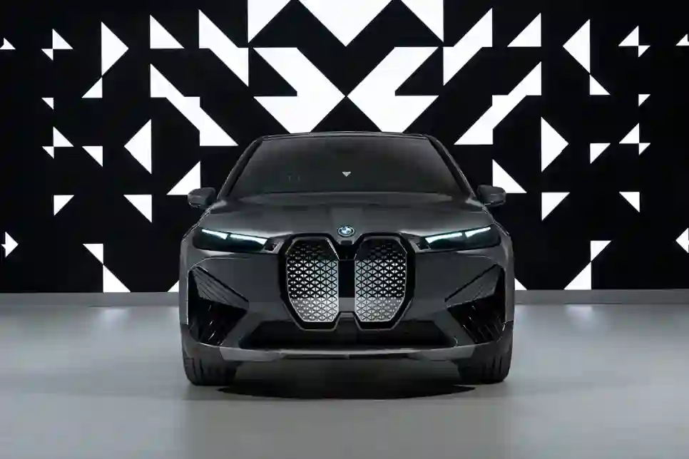 CES 2022: BMW predstavio vozilo koje mijenja boju