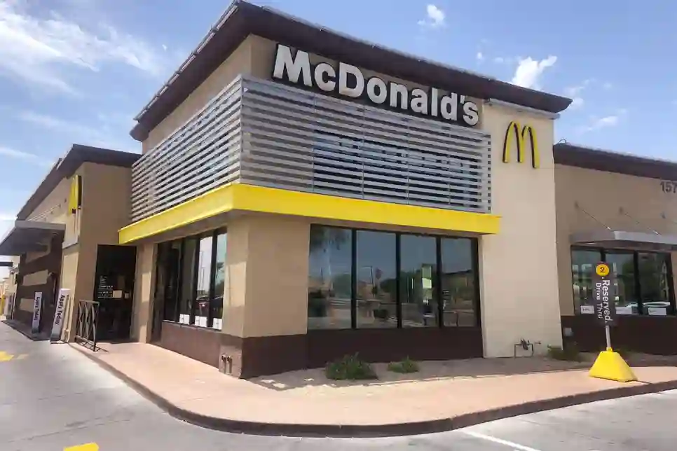 McDonald's će koristiti umjetnu inteligenciju za automatsku prilagodbu drive-thru menija