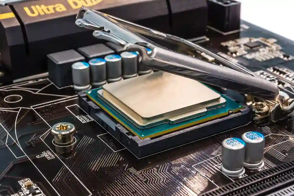 Zašto Intel mijenja sockete tako često i vrijedi li takav pristup još uvijek?