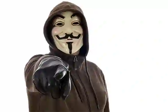 Anonymous opet napada
