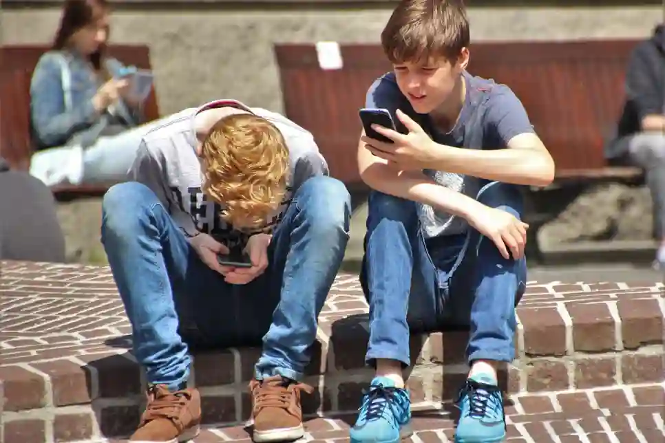 Većina tinejdžera bi se radije dopisivala s prijateljima nego se uživo s njima družila