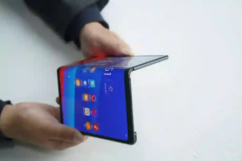 MWC 2019: Oppo najavio svoj savitljivi mobitel