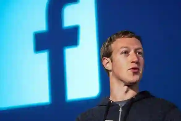 Zuckerberg: Svi bi trebali imati barem bazični pristup internetu