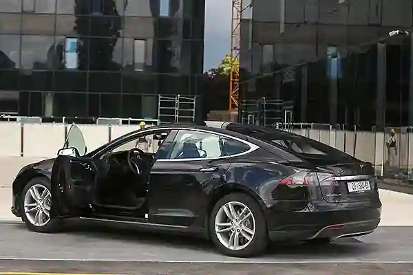 Industrija električnih vozila je budućnost burzovnog trgovanja, a apsolutni lider je Tesla