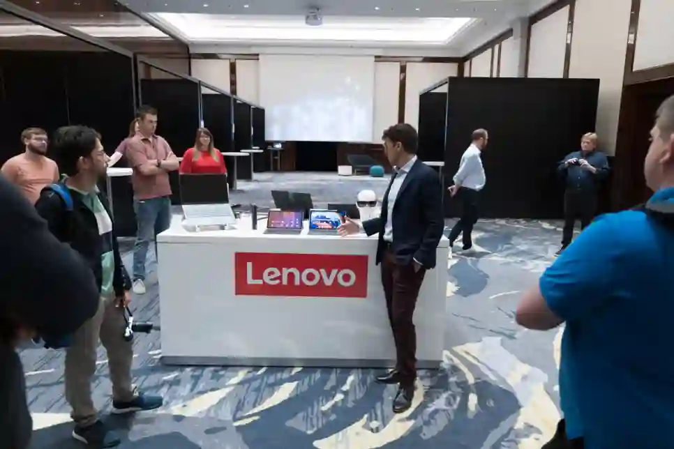 Lenovo najavio opsežan novi portfelj hibridne umjetne inteligencije