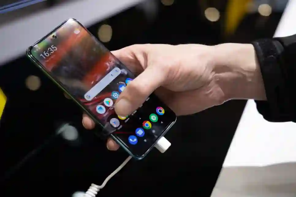MWC 2022: Oppo demonstrirao brzo punjenje od 240W koje potpuno napuni mobitel za 9 minuta