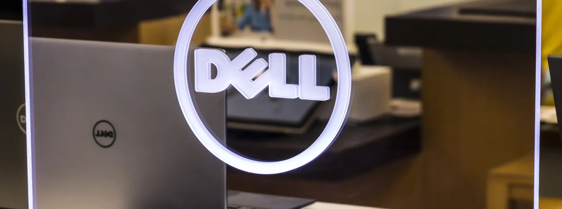 Dell gura agentnu umjetnu inteligenciju iz clouda prema lokalnoj infrastrukturi i radnom mjestu