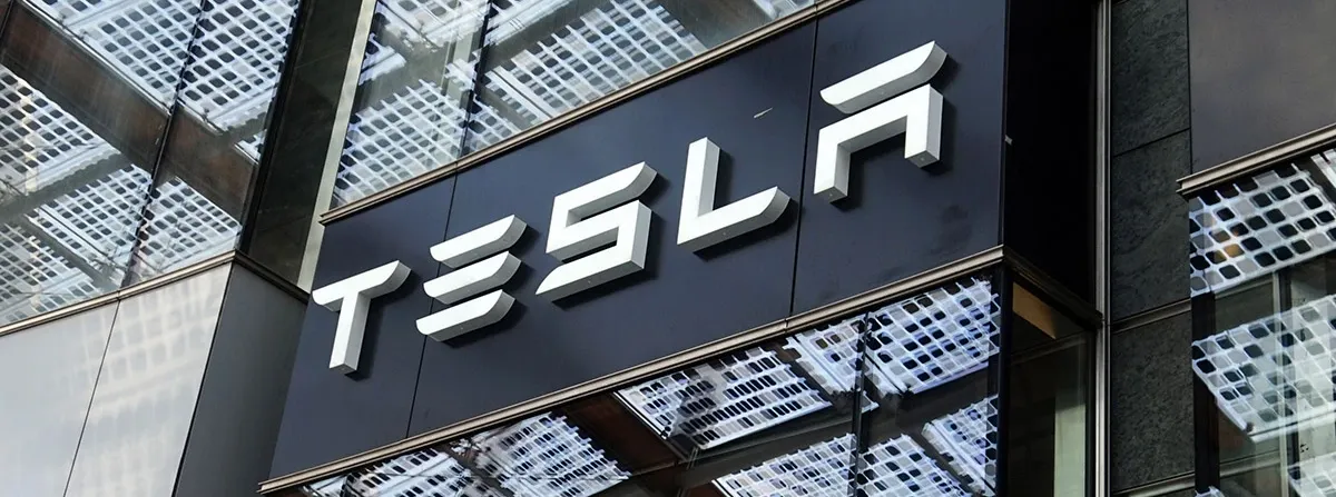 Tesla troši gotovinu na autonomiju