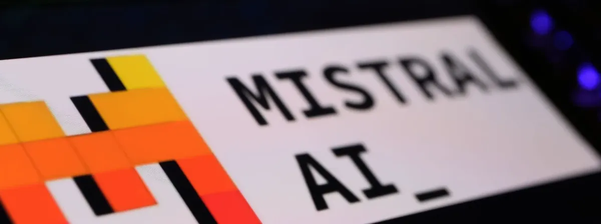 Mistral predstavio AI asistenta za kodiranje