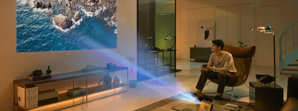 LG CineBeam Q projektor nudi 4K rezoluciju i može se koristiti na otvorenom