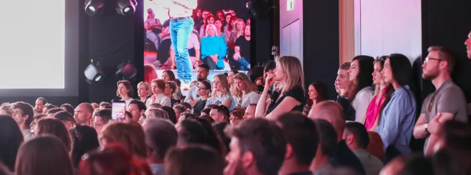 Kada AI i biznis komuniciraju: tko je kreativan, tko precizan, a tko samo glasan?