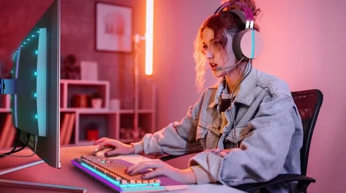Stiže nova serija Philips Evnia 8000 QD OLED gaming monitora