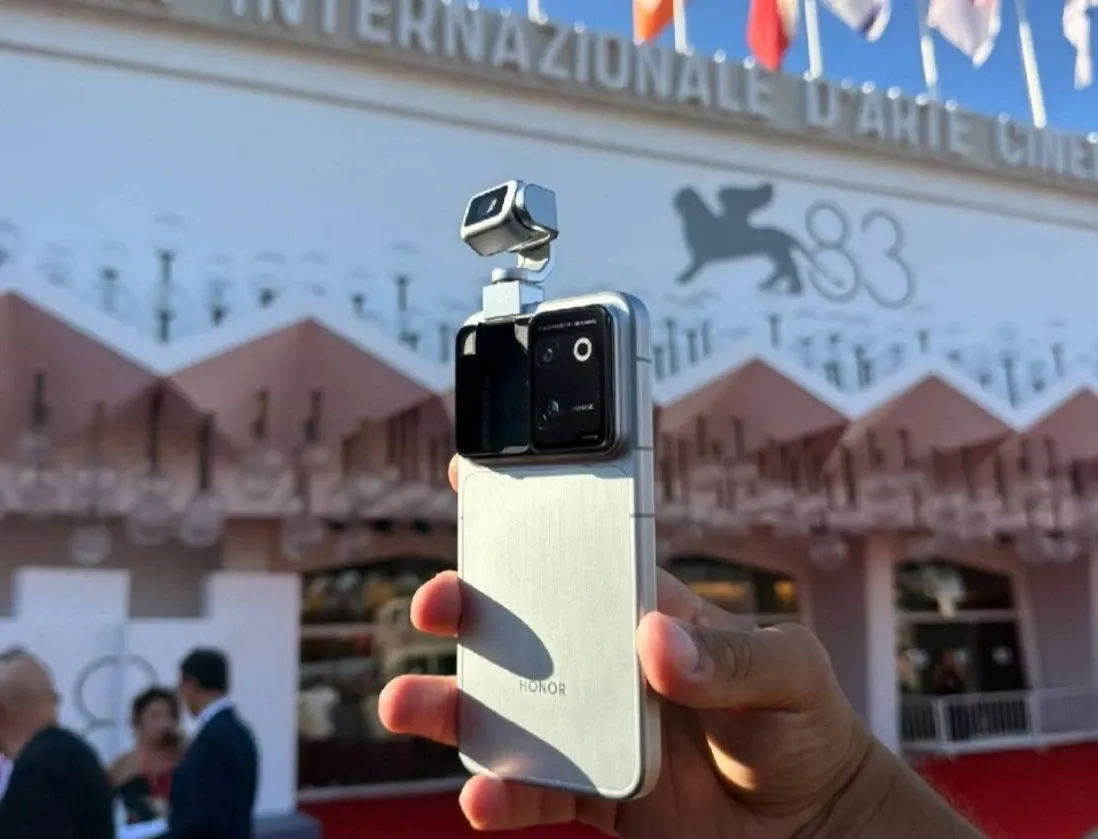 HONOR Robot Phone u središtu pozornosti na Venecijanskom filmskom festivalu