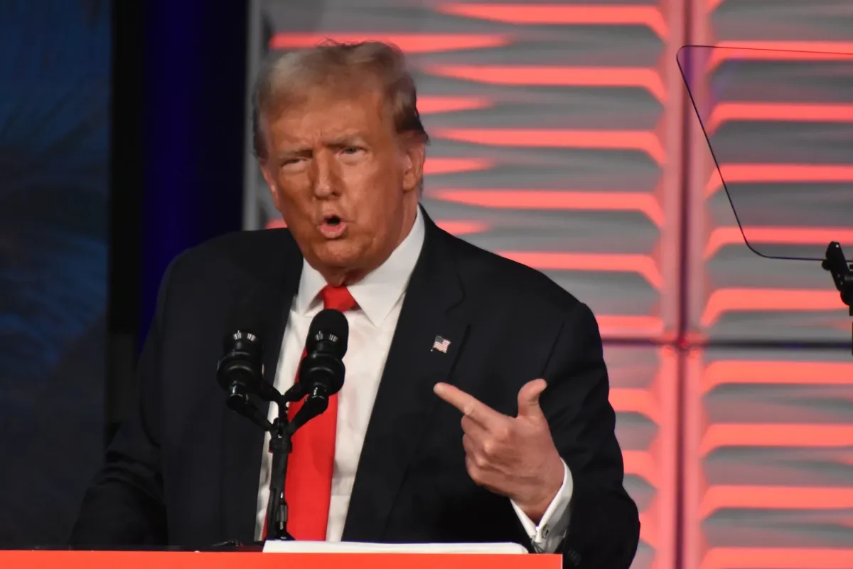 Trump prijeti 100-postotnim carinama na uvezene čipove