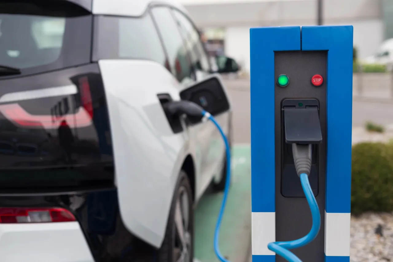 Električni automobili pod povećalom što stvarno znamo o riziku od požara?