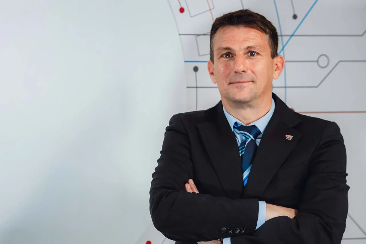 Stotinu godina ICT iskustva i nove perspektive razvoja