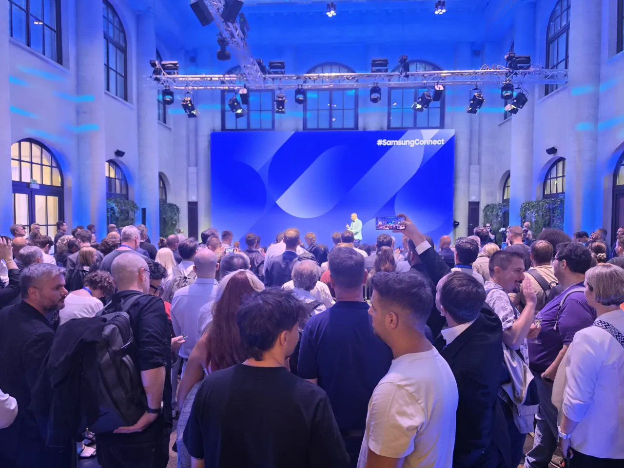 Samsung povezuje AI kroz uređaje