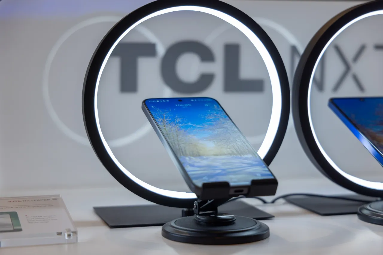 Novi TCL koncept spaja AMOLED i papirnati zaslon bez odsjaja
