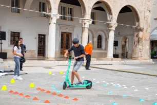 Grad Pula i Bolt proveli edukaciju sigurne vožnje električnim romobilima