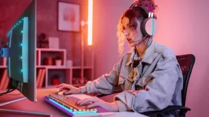 Stiže nova serija Philips Evnia 8000 QD OLED gaming monitora