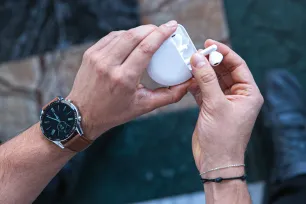 Tržišne isporuke nosivih uređaja povećat će se za 5 posto u 2024.