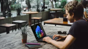 Lenovo osnažuje sljedeću generaciju Copilot+ osobnih računala s najnovijim modelima Yoga Slim 7x i ThinkPad T14s Gen 6