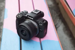 Novi Canonov EOS R50 s APS-C senzorom