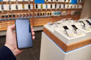 Predviđa se rast tržišta pametnih telefona od 2,3 posto u 2025.
