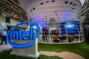 Ugovor s AWS-om donosi malo mira za Intel, ali pauzira gradnju u Europi