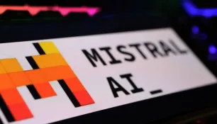 Mistral predstavio AI asistenta za kodiranje